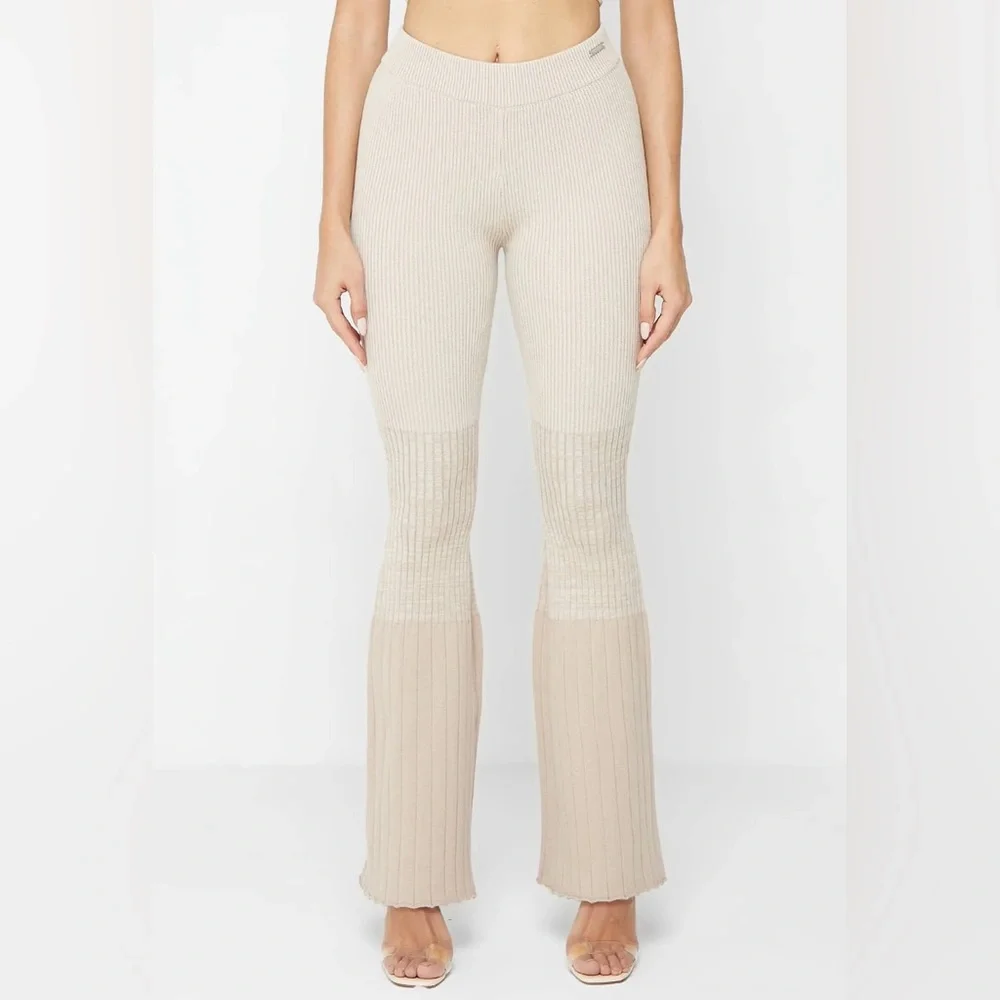 Manière de Voir Set - Beige Ribbed Contour Crop Top & Ombré Flared Leggings - Picture 6 of 15